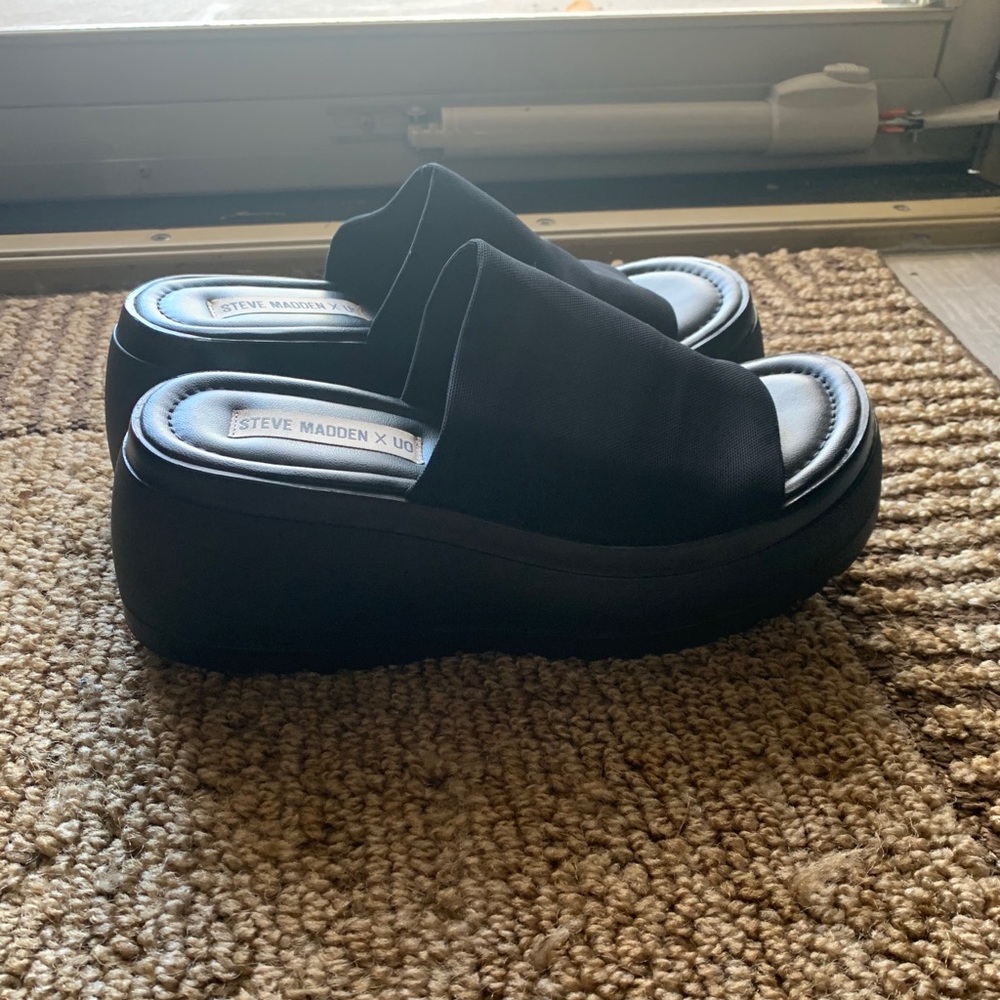 ❣️UO Limited edition Steve Madden platform❣️